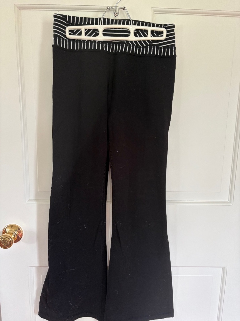 LULULEMON BLACK AND WHITE LEGGINGS SIZE SMALL WIDE LEG BOTTOM